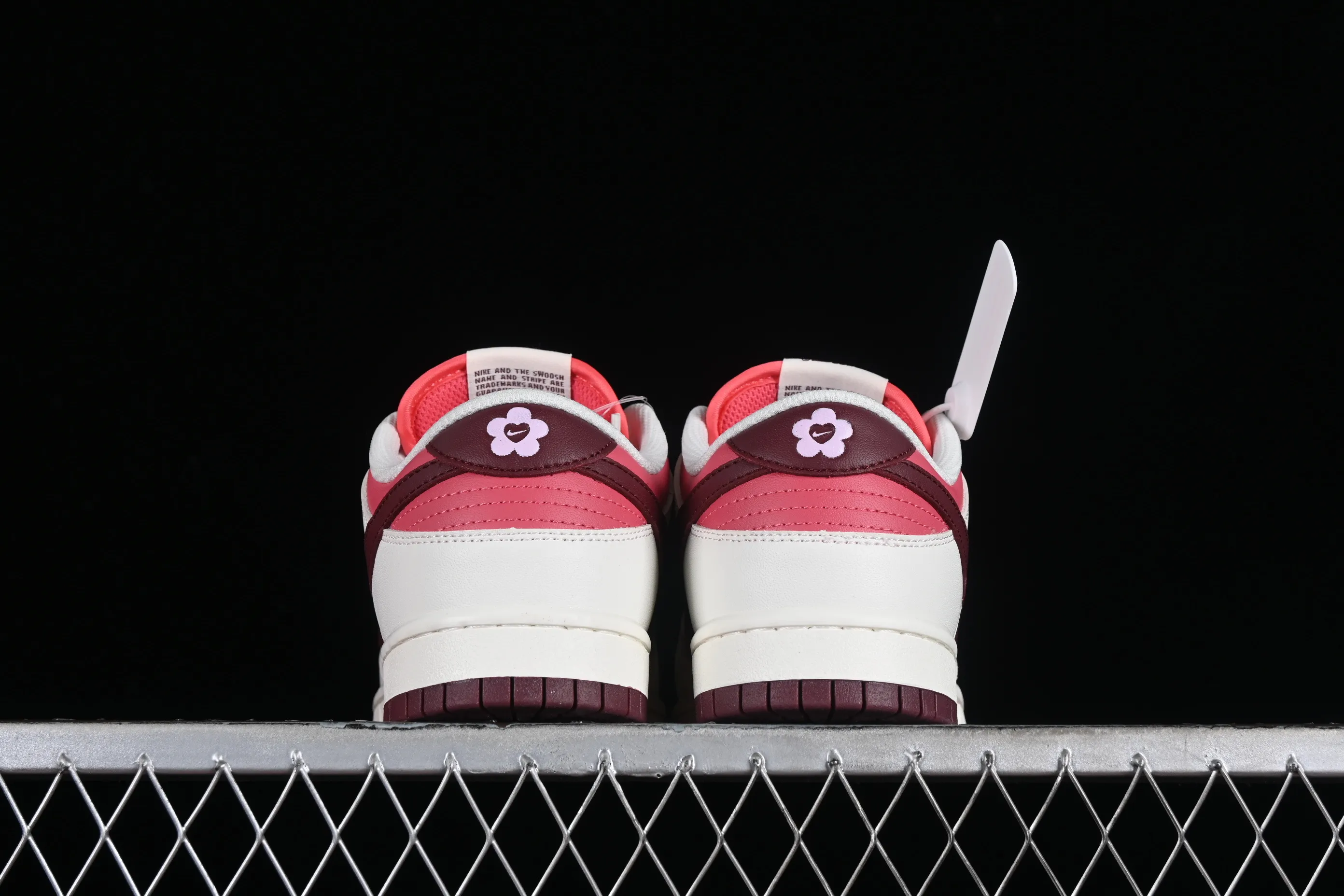 All Categories Nk SB Dunk Series Nk SB Dunk Low Low-top sneakers N version Nk Dunk Low GS "Valentine's Day" Valentine's Day color SB low-top casual sneakers HF0736-161